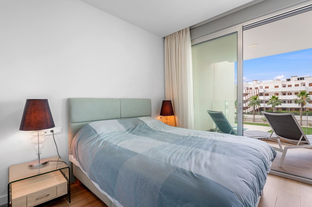 2 soverom Leilighet til salgs i Orihuela Costa med svømmebasseng - € 279 000 (Ref: 9931117)