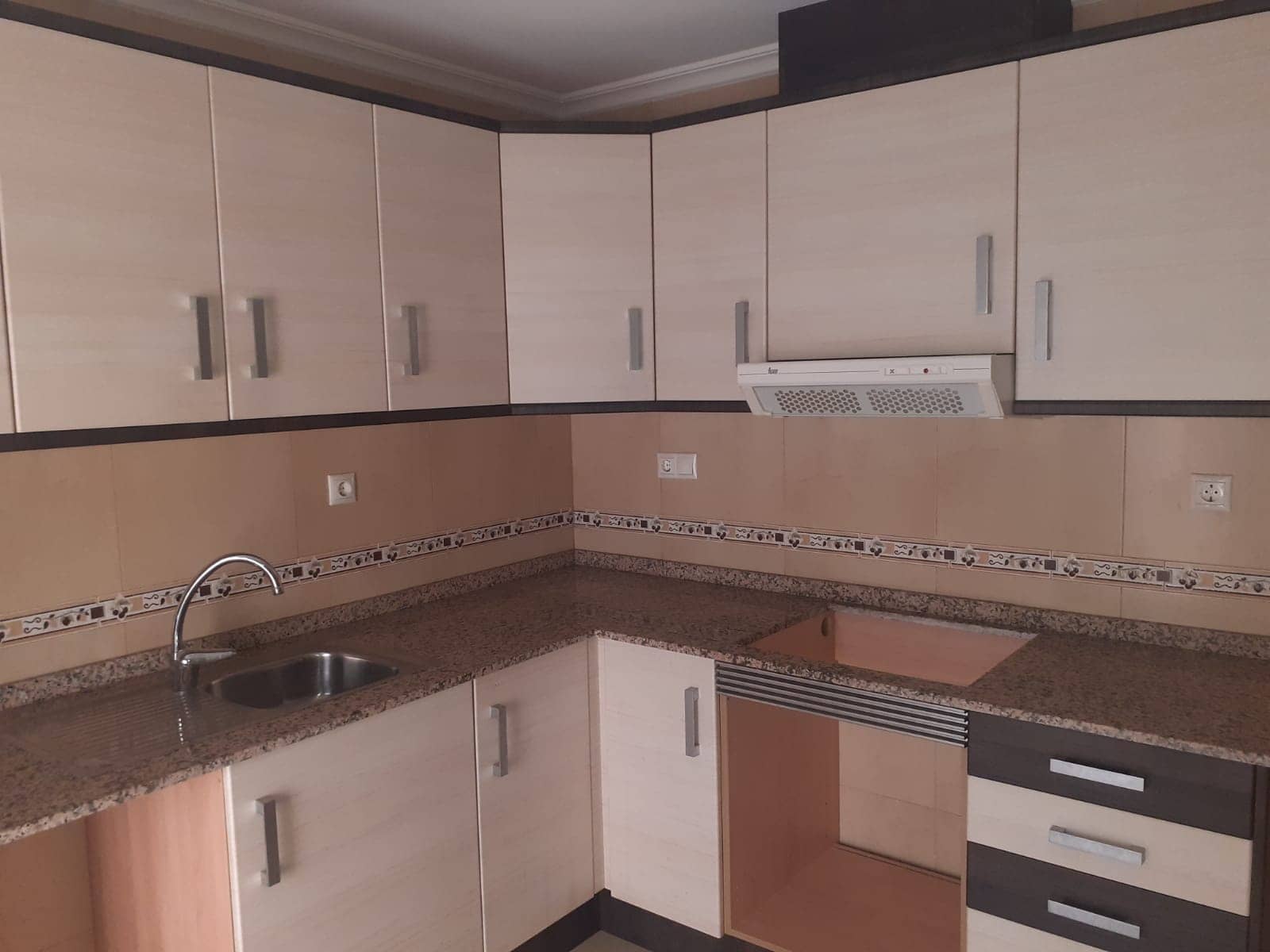 3 bedroom Townhouse for sale in Pinoso - € 159,500 (Ref: 9127195)