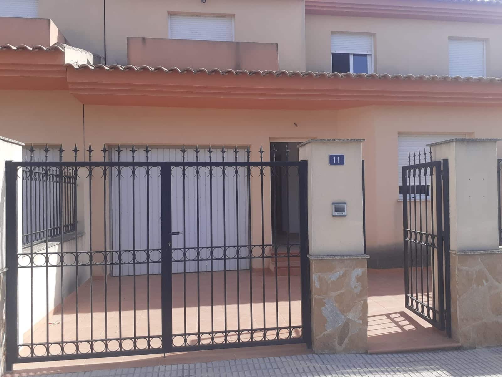 3 bedroom Townhouse for sale in Pinoso - € 159,500 (Ref: 9127195)