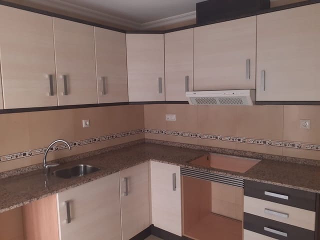 3 bedroom Townhouse for sale in Pinoso - € 159,500 (Ref: 9127195)