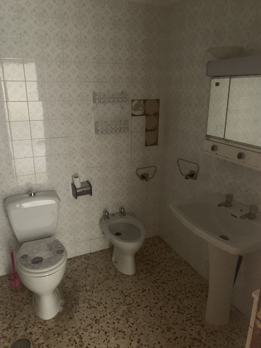 4 bedroom Flat for sale in Pinoso - € 78,500 (Ref: 9208844)