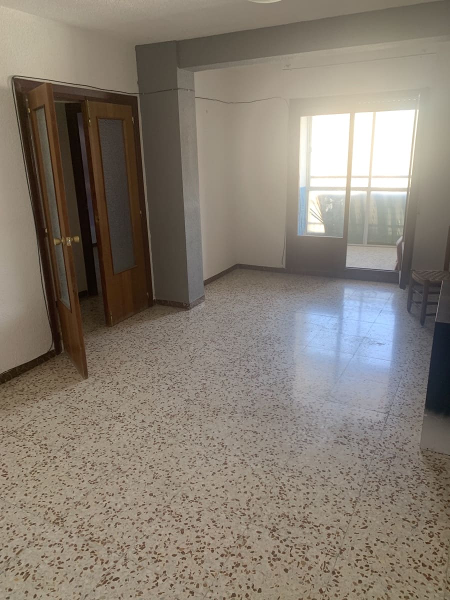 4 bedroom Flat for sale in Pinoso - € 78,500 (Ref: 9208844)