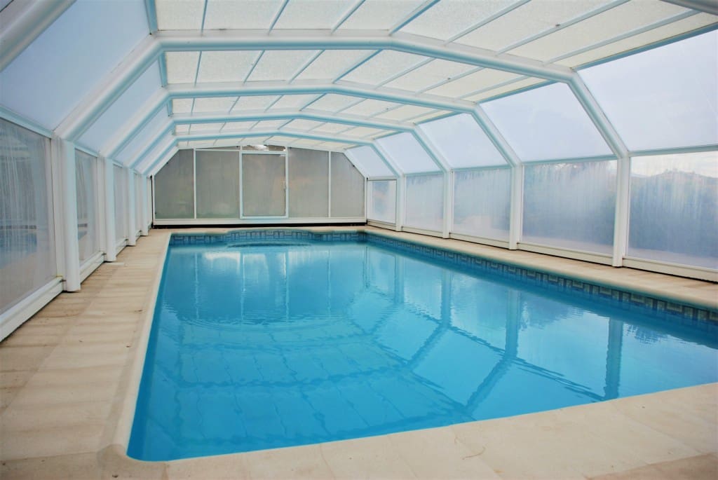 Chalet de 5 habitaciones en Estepona en venta con piscina garaje - 950.000 € (Ref: 5702968)