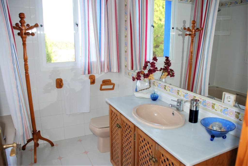 Chalet de 5 habitaciones en Estepona en venta con piscina garaje - 950.000 € (Ref: 5702968)
