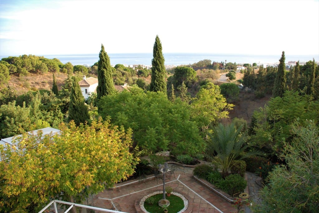 Chalet de 5 habitaciones en Estepona en venta con piscina garaje - 950.000 € (Ref: 5702968)