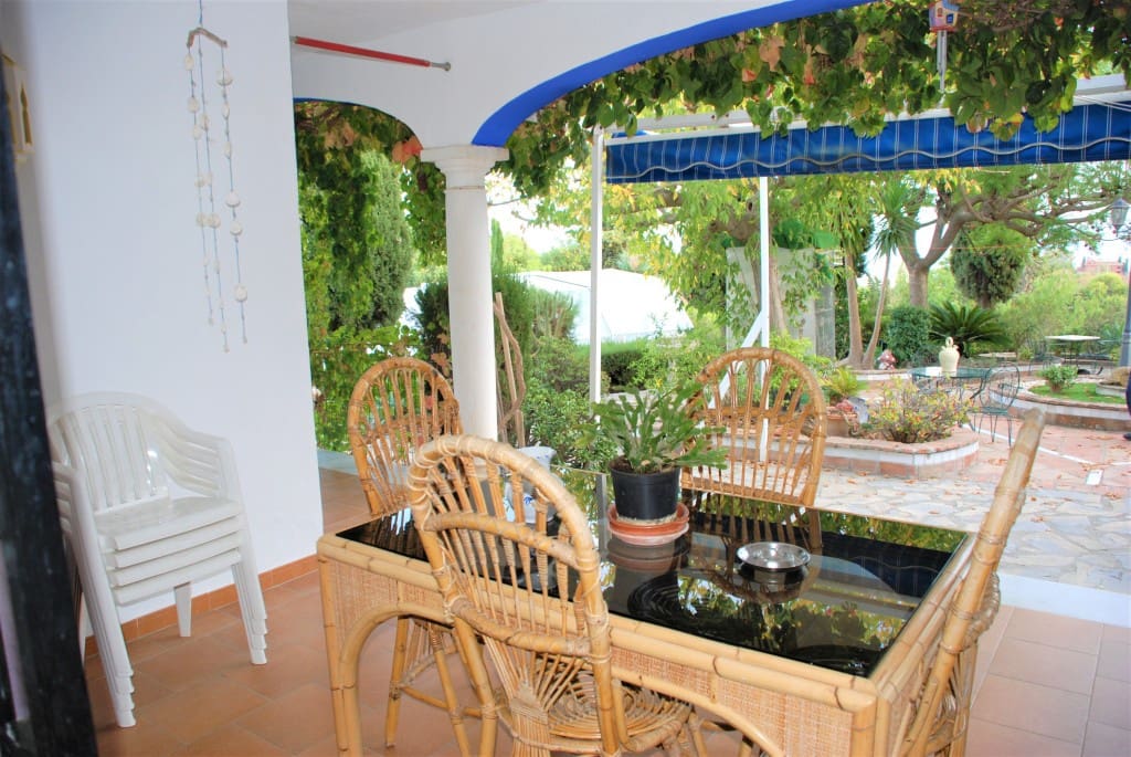 Chalet de 5 habitaciones en Estepona en venta con piscina garaje - 950.000 € (Ref: 5702968)