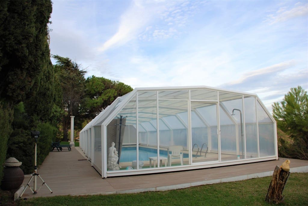 Chalet de 5 habitaciones en Estepona en venta con piscina garaje - 950.000 € (Ref: 5702968)