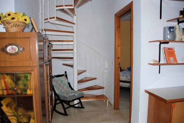 5 soverom Villa til salgs i Centro, Estepona med svømmebasseng garasje - € 950 000 (Ref: 5702968)