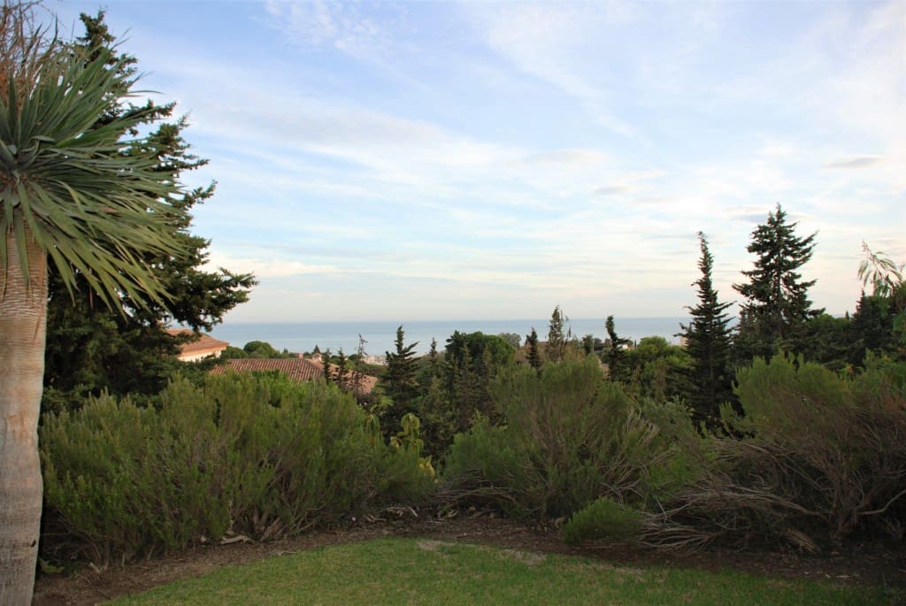 Chalet de 5 habitaciones en Estepona en venta con piscina garaje - 950.000 € (Ref: 5702968)