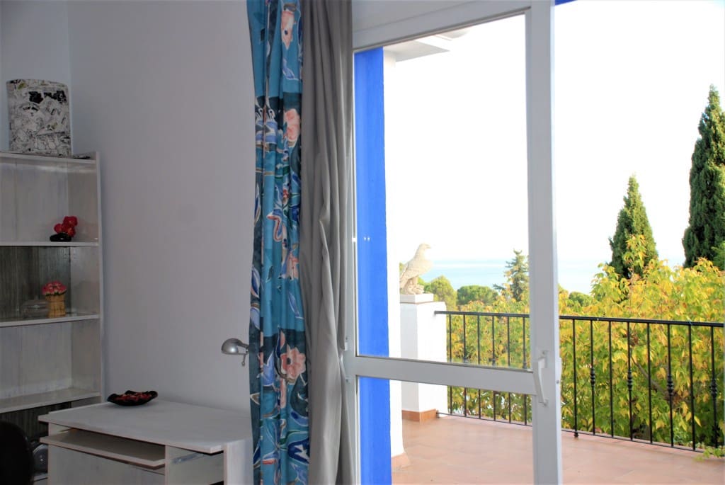 Chalet de 5 habitaciones en Estepona en venta con piscina garaje - 950.000 € (Ref: 5702968)