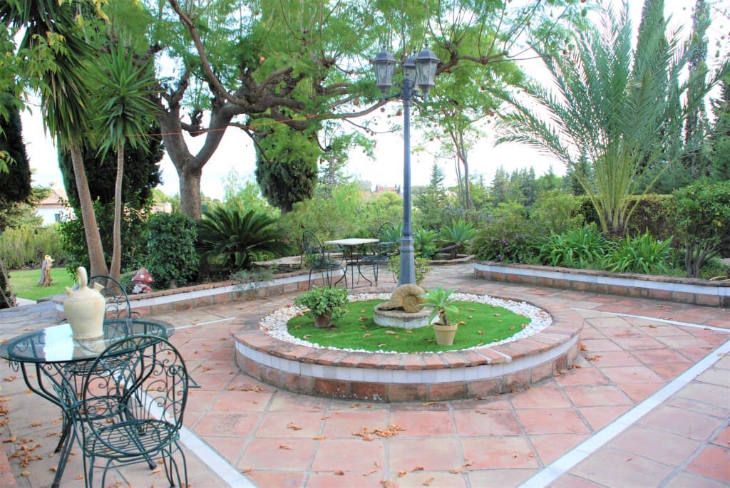 Chalet de 5 habitaciones en Estepona en venta con piscina garaje - 950.000 € (Ref: 5702968)