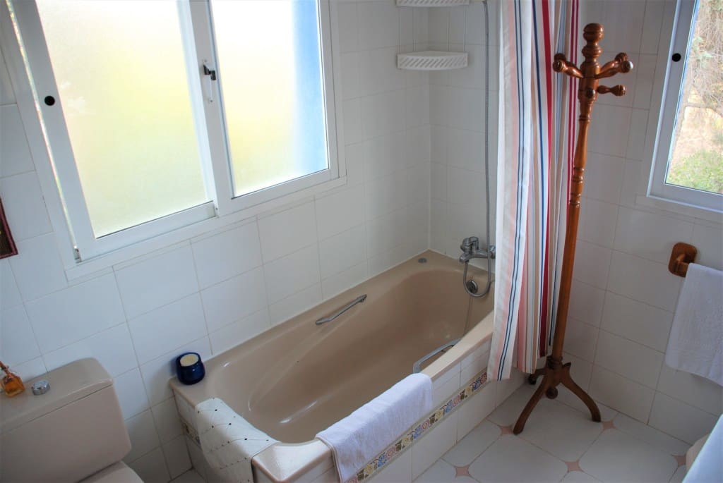 Chalet de 5 habitaciones en Estepona en venta con piscina garaje - 950.000 € (Ref: 5702968)