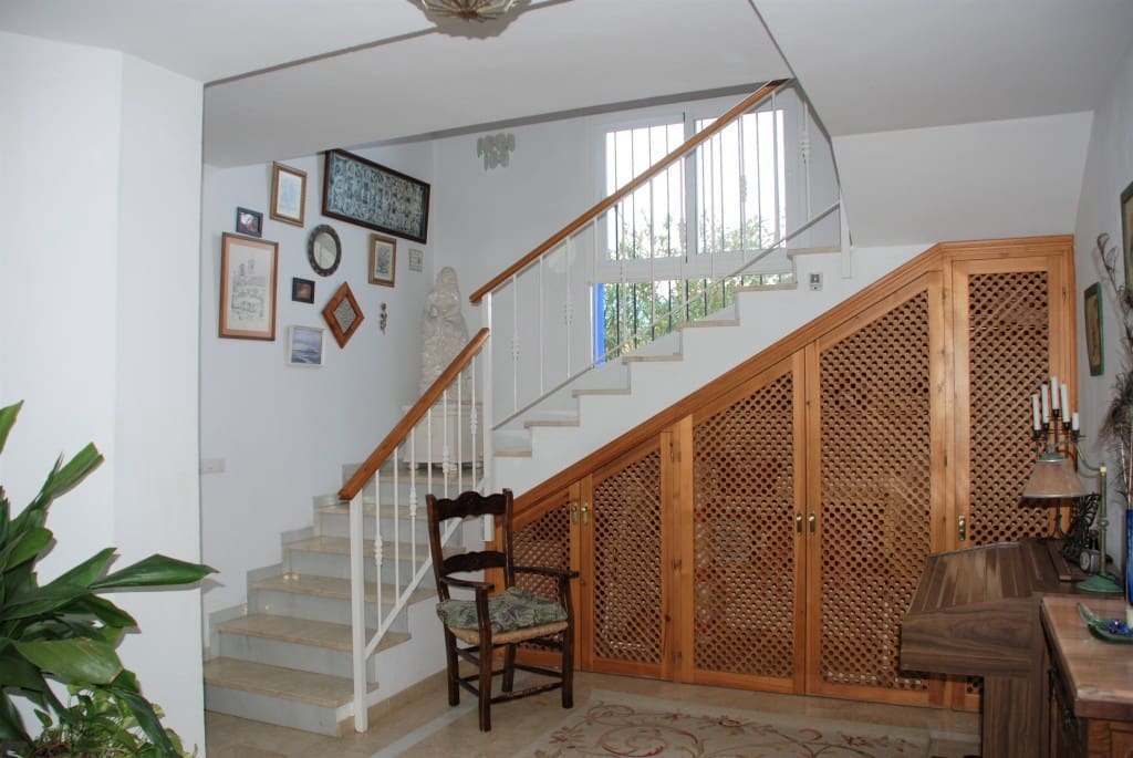 Chalet de 5 habitaciones en Estepona en venta con piscina garaje - 950.000 € (Ref: 5702968)