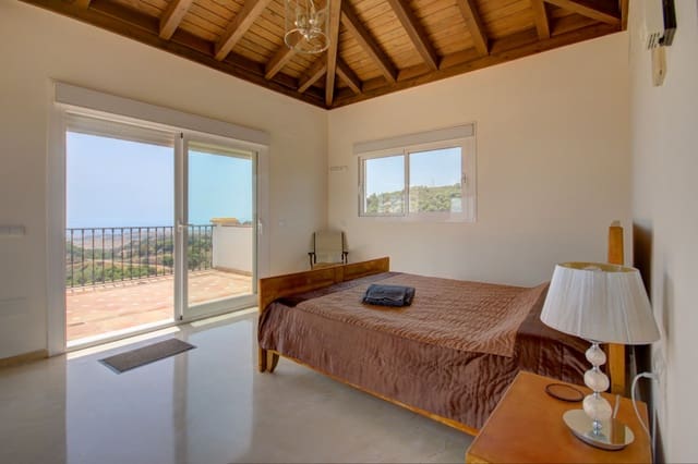 Chalet de 4 habitaciones en Centro, Estepona en venta - 1.295.000 € (Ref: 5769439)