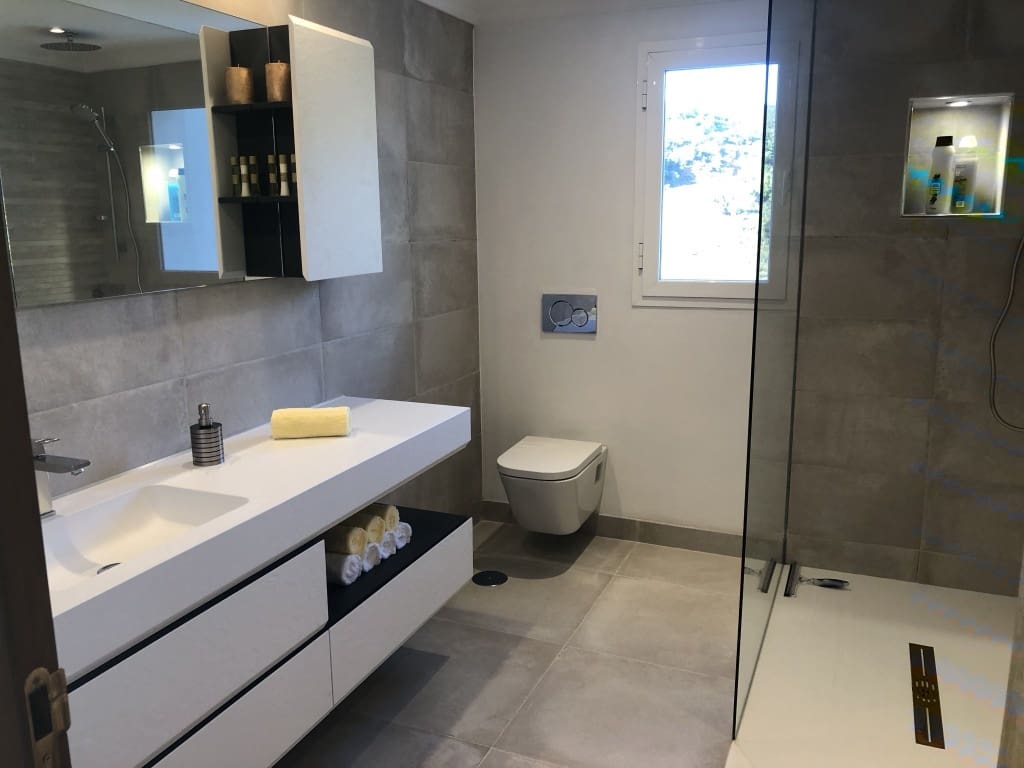 4 bedroom Villa for sale in Estepona - € 1,295,000 (Ref: 5769439)