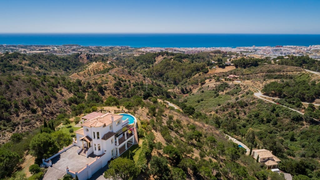 4 bedroom Villa for sale in Estepona - € 1,295,000 (Ref: 5769439)