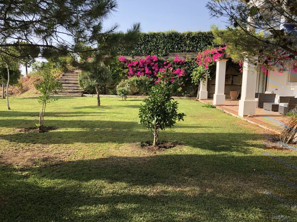 4 bedroom Villa for sale in Estepona - € 1,295,000 (Ref: 5769439)