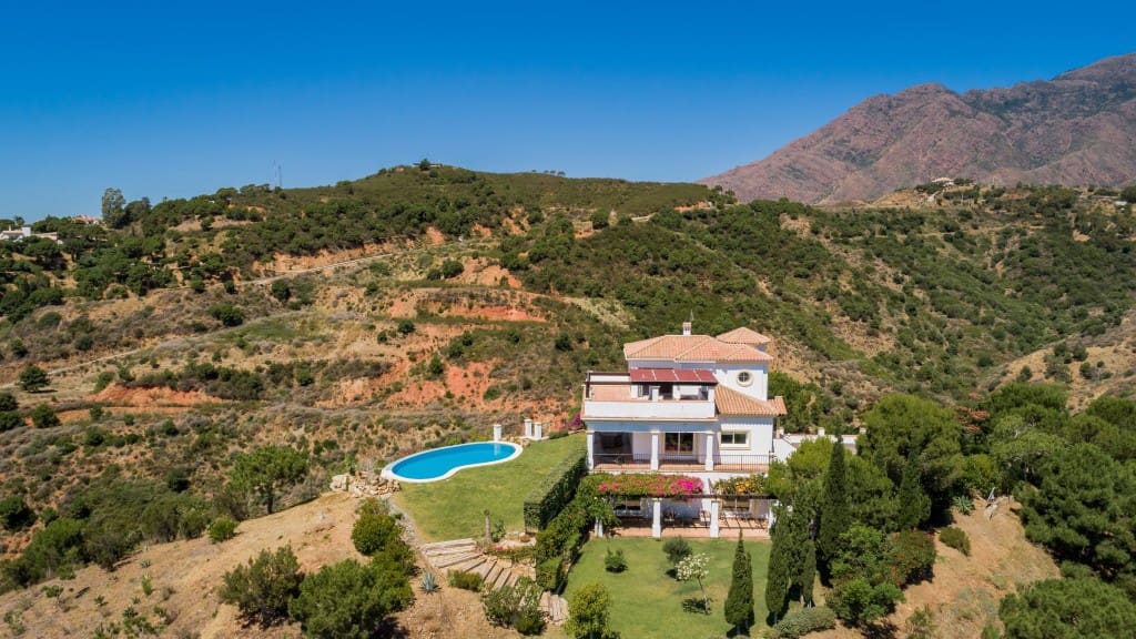 4 bedroom Villa for sale in Estepona - € 1,295,000 (Ref: 5769439)