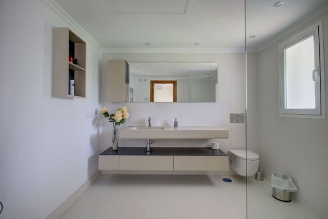 Chalet de 4 habitaciones en Centro, Estepona en venta - 1.295.000 € (Ref: 5769439)