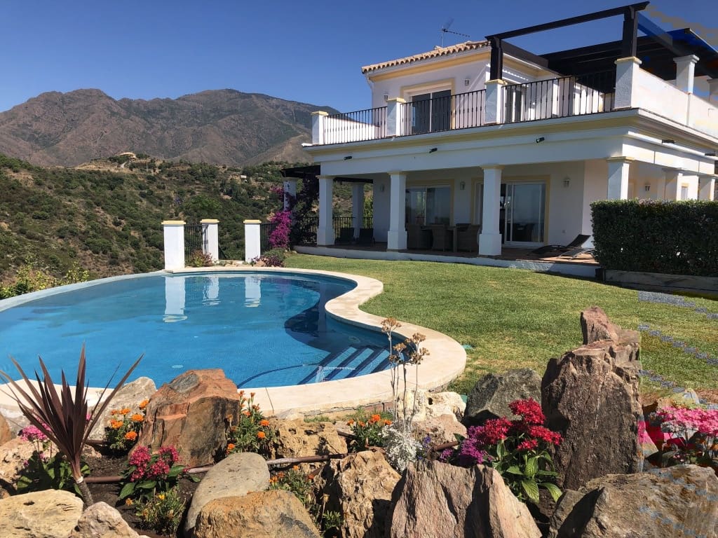 4 bedroom Villa for sale in Estepona - € 1,295,000 (Ref: 5769439)