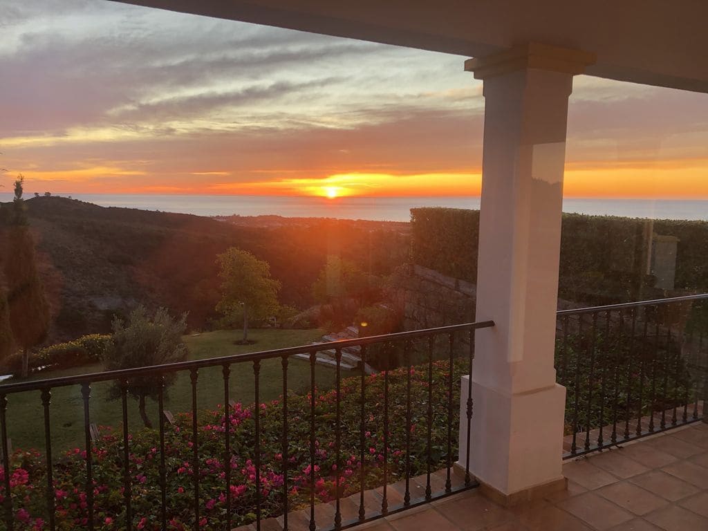 4 bedroom Villa for sale in Estepona - € 1,295,000 (Ref: 5769439)