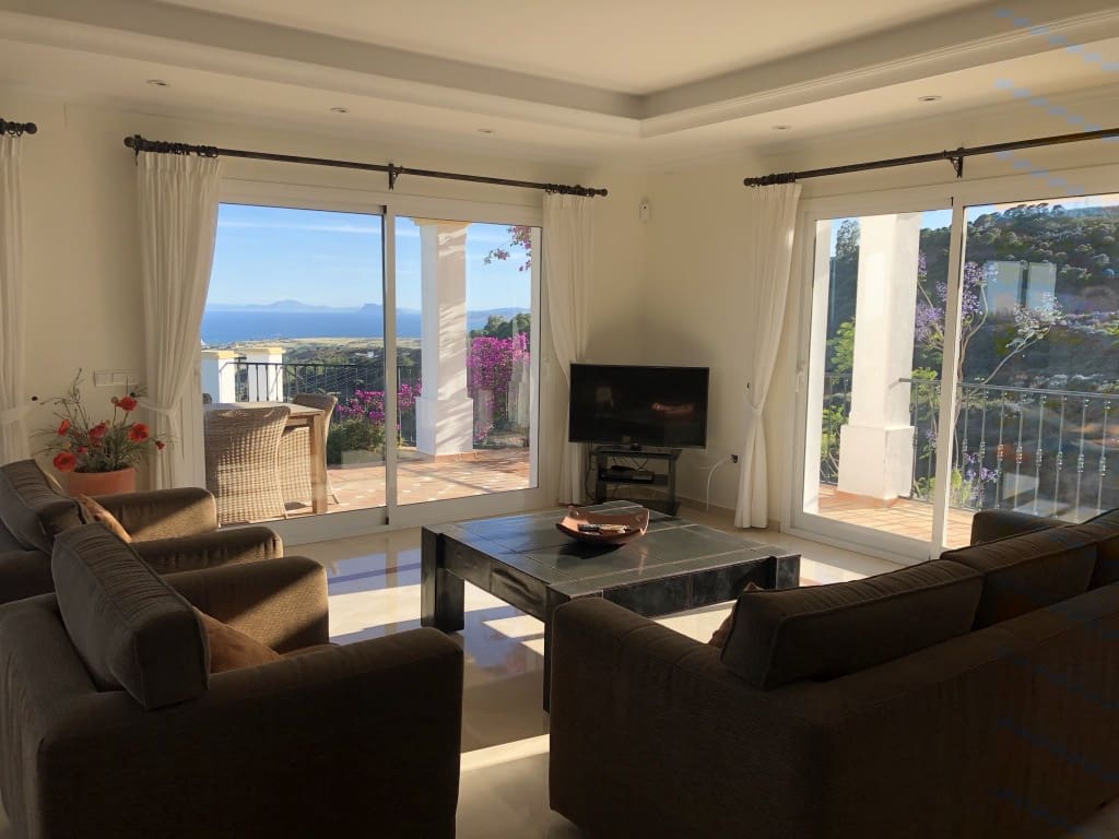 4 bedroom Villa for sale in Estepona - € 1,295,000 (Ref: 5769439)