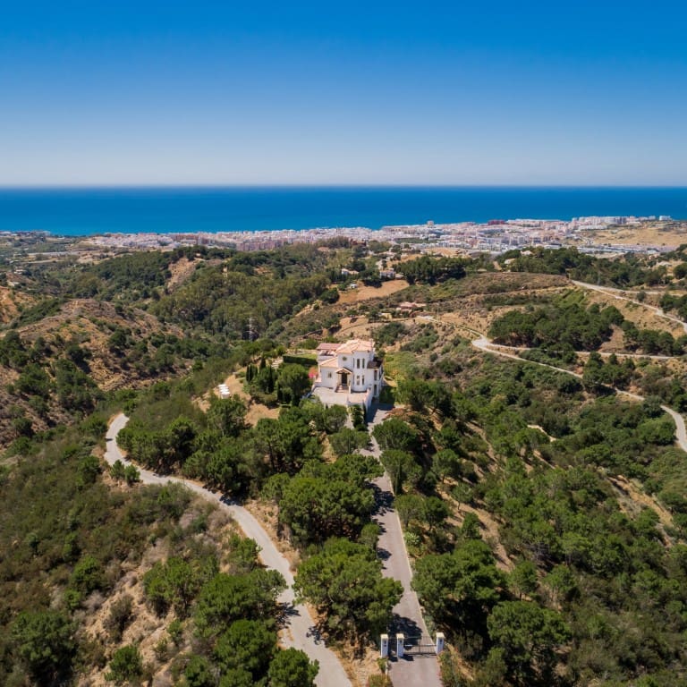 4 bedroom Villa for sale in Estepona - € 1,295,000 (Ref: 5769439)