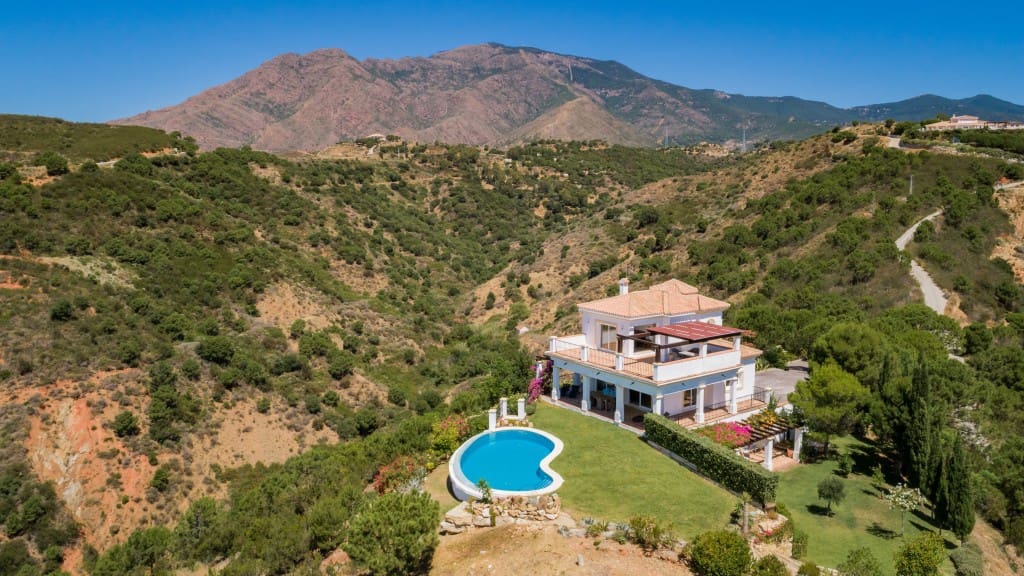 4 bedroom Villa for sale in Estepona - € 1,295,000 (Ref: 5769439)