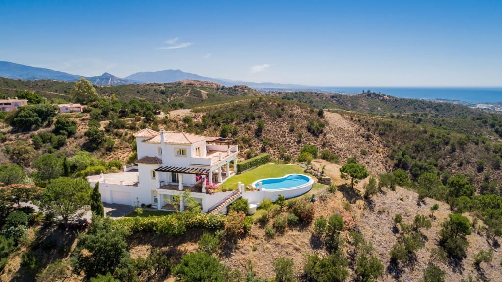 4 bedroom Villa for sale in Estepona - € 1,295,000 (Ref: 5769439)