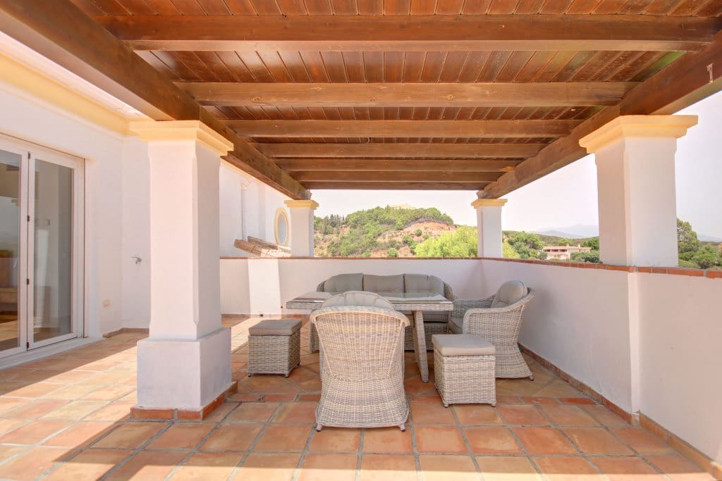 4 bedroom Villa for sale in Estepona - € 1,295,000 (Ref: 5769439)