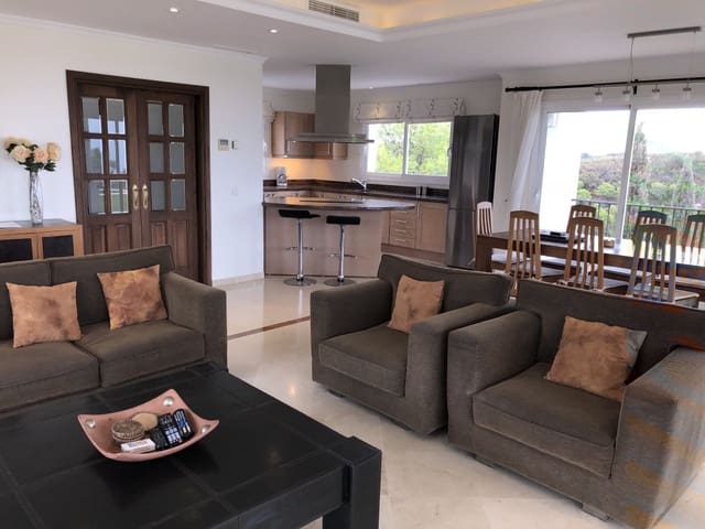 Chalet de 4 habitaciones en Centro, Estepona en venta - 1.295.000 € (Ref: 5769439)