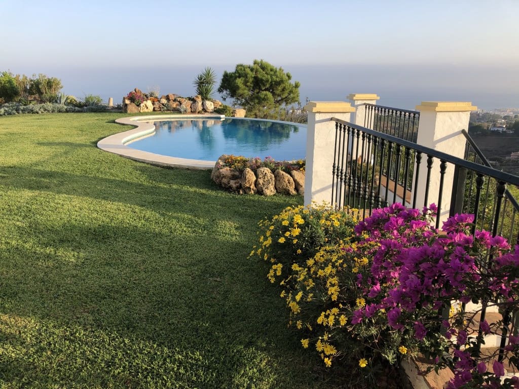 4 bedroom Villa for sale in Estepona - € 1,295,000 (Ref: 5769439)