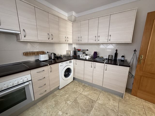 2 bedroom Apartment for sale in Centro, Estepona with garage - € 320,000 (Ref: 8764934)