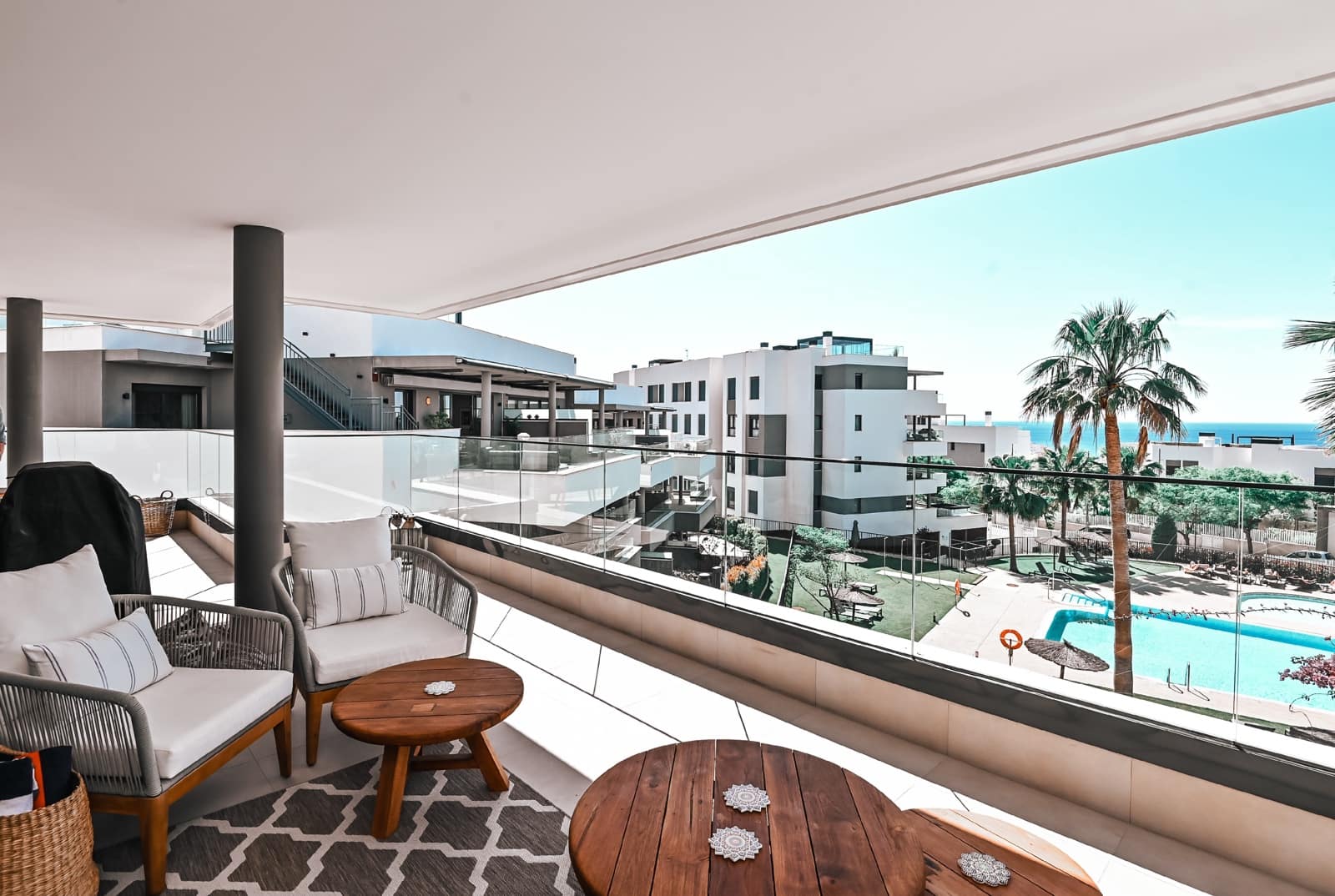 3 bedroom Apartment for sale in Estepona with pool garage - € 785,000 (Ref: 9107410)