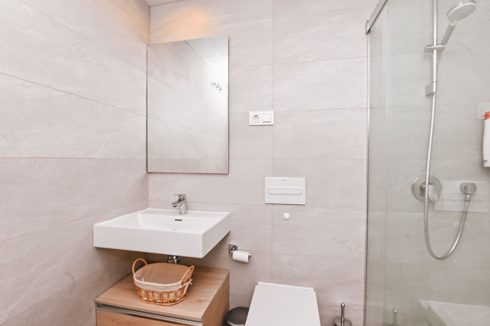 3 bedroom Apartment for sale in Estepona with pool garage - € 785,000 (Ref: 9107410)