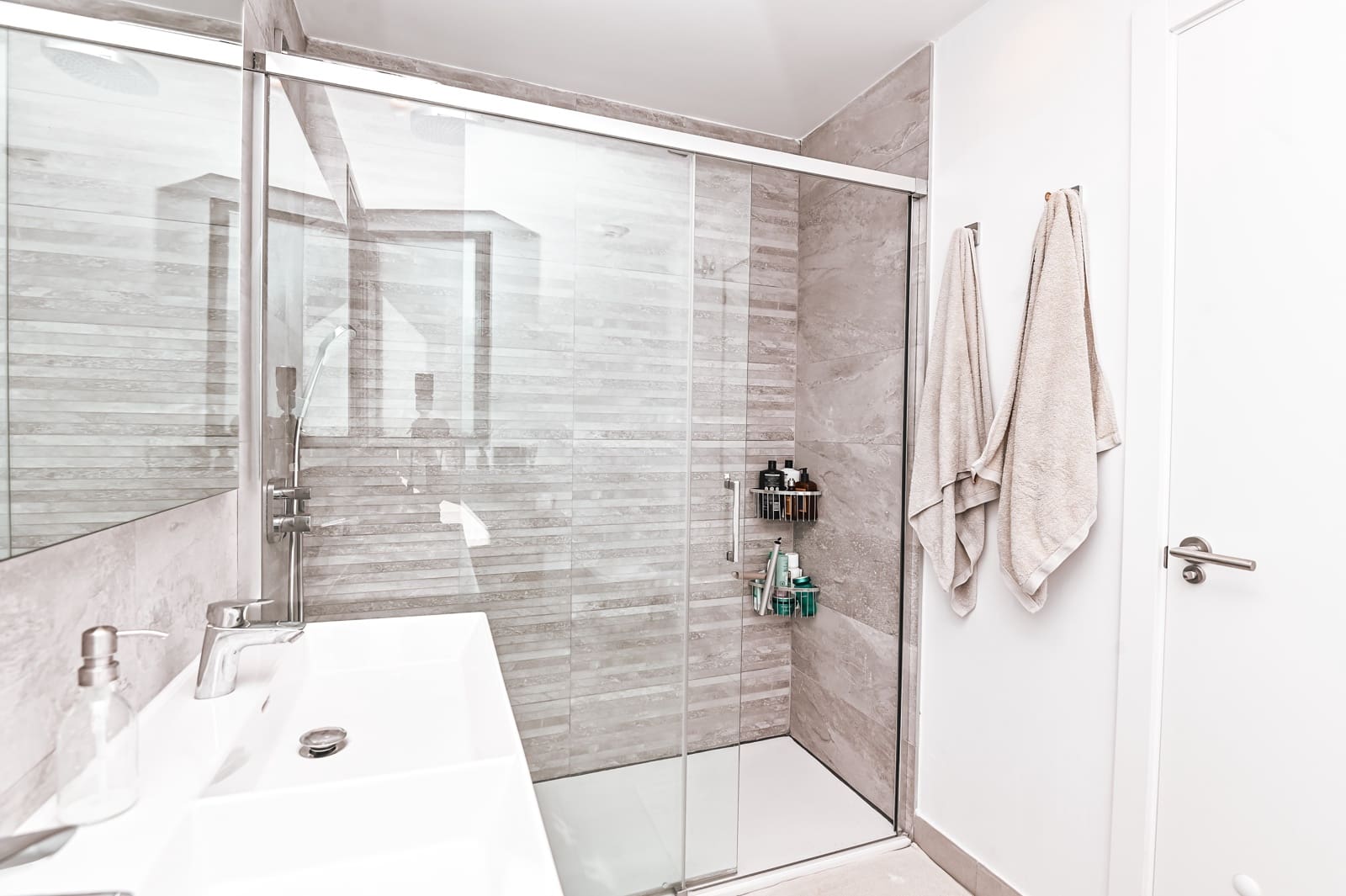 3 bedroom Apartment for sale in Estepona with pool garage - € 785,000 (Ref: 9107410)