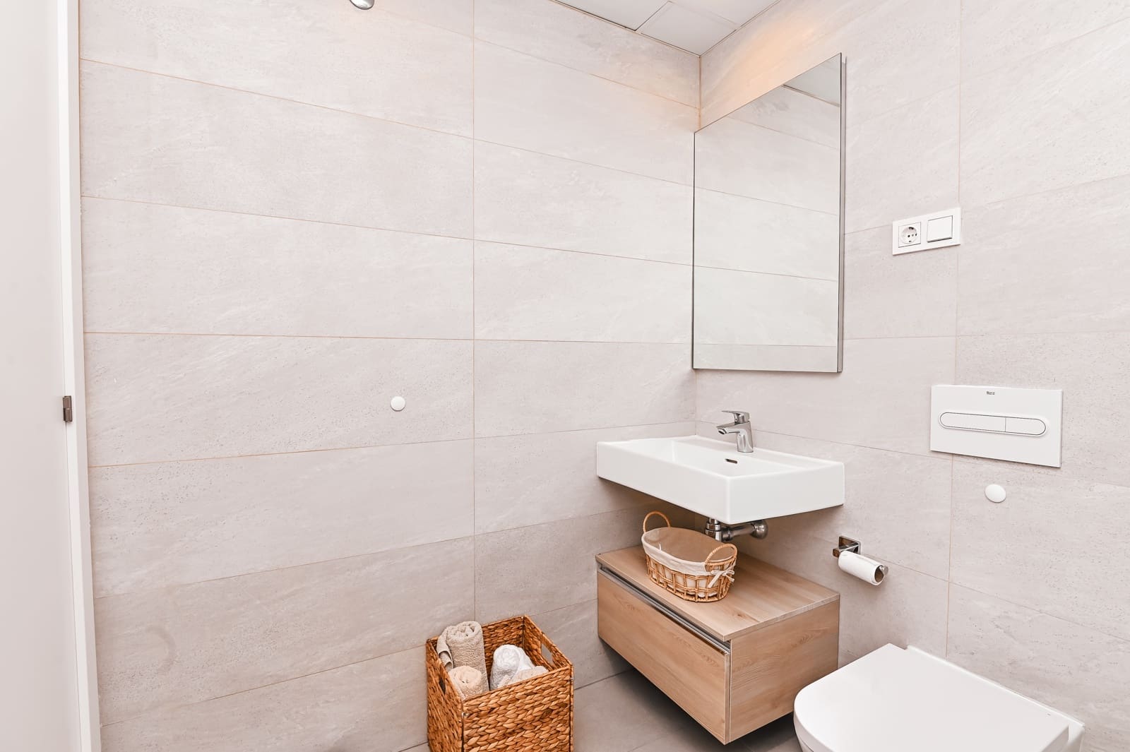 3 bedroom Apartment for sale in Estepona with pool garage - € 785,000 (Ref: 9107410)