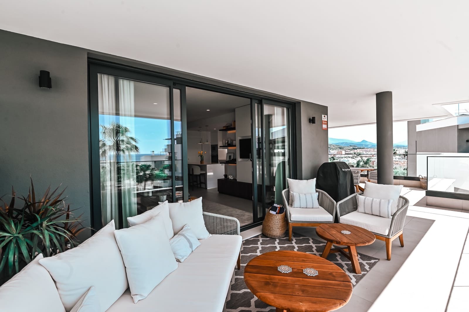 3 bedroom Apartment for sale in Estepona with pool garage - € 785,000 (Ref: 9107410)