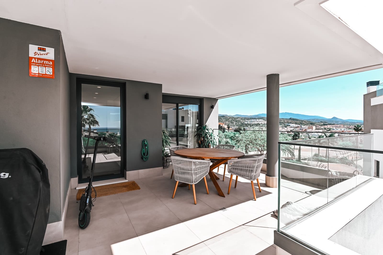 3 bedroom Apartment for sale in Estepona with pool garage - € 785,000 (Ref: 9107410)