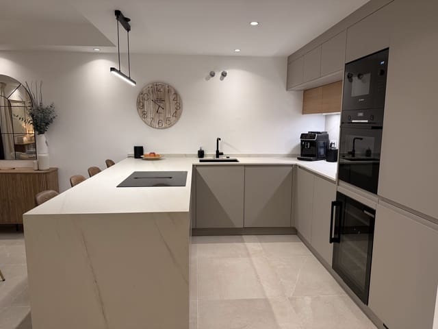 4 bedroom Townhouse for sale in Estepona with pool garage - € 795,000 (Ref: 9566527)