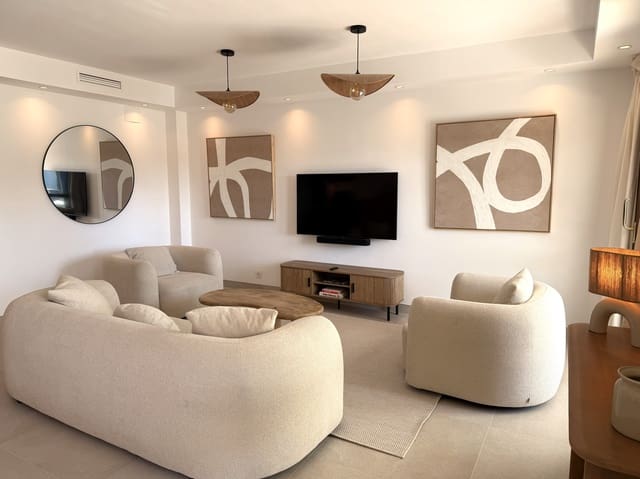 4 quarto Casa em Banda para venda em Estepona com piscina garagem - 795 000 € (Ref: 9566527)