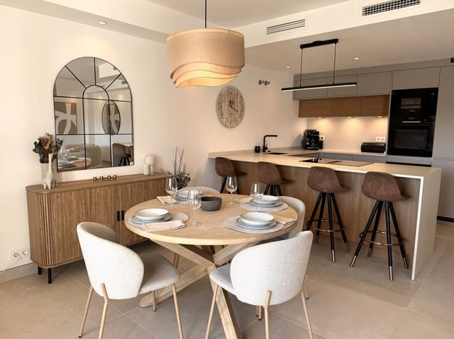 4 quarto Casa em Banda para venda em Estepona com piscina garagem - 795 000 € (Ref: 9566527)