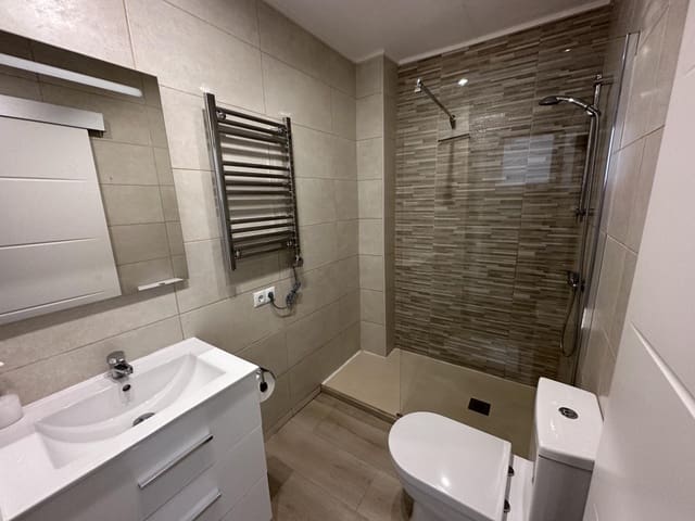 1 bedroom Apartment for sale in Estepona - € 250,000 (Ref: 9722591)