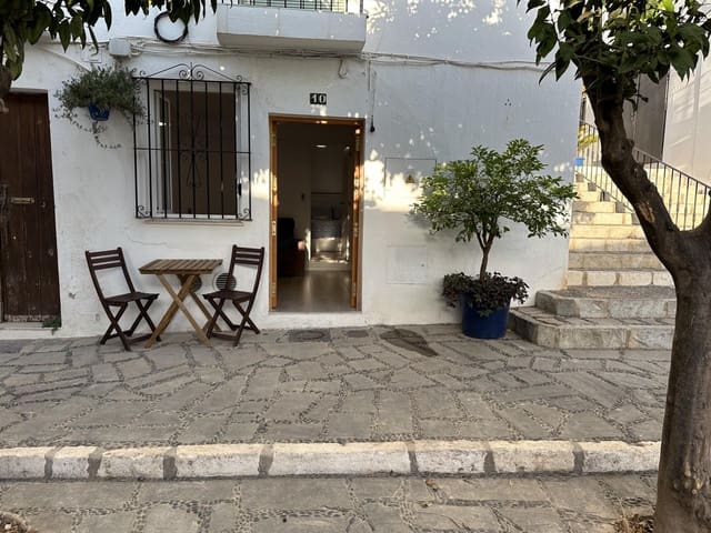 1 bedroom Apartment for sale in Estepona - € 250,000 (Ref: 9722591)