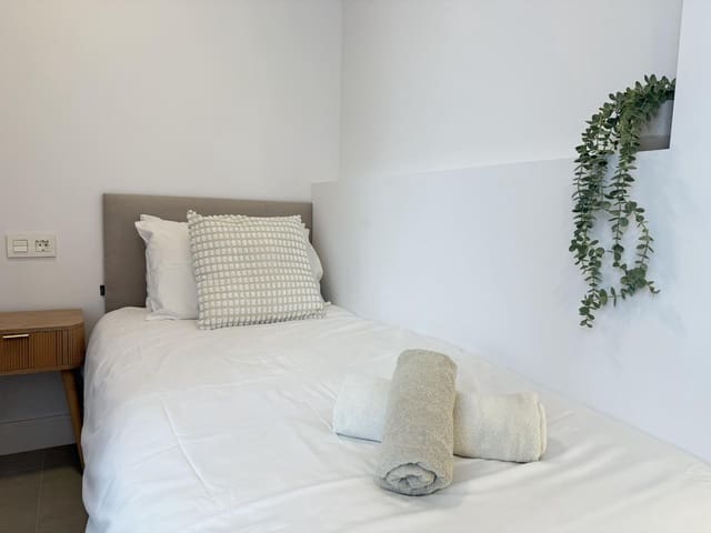 2 bedroom Apartment for sale in Estepona - € 395,000 (Ref: 9722592)