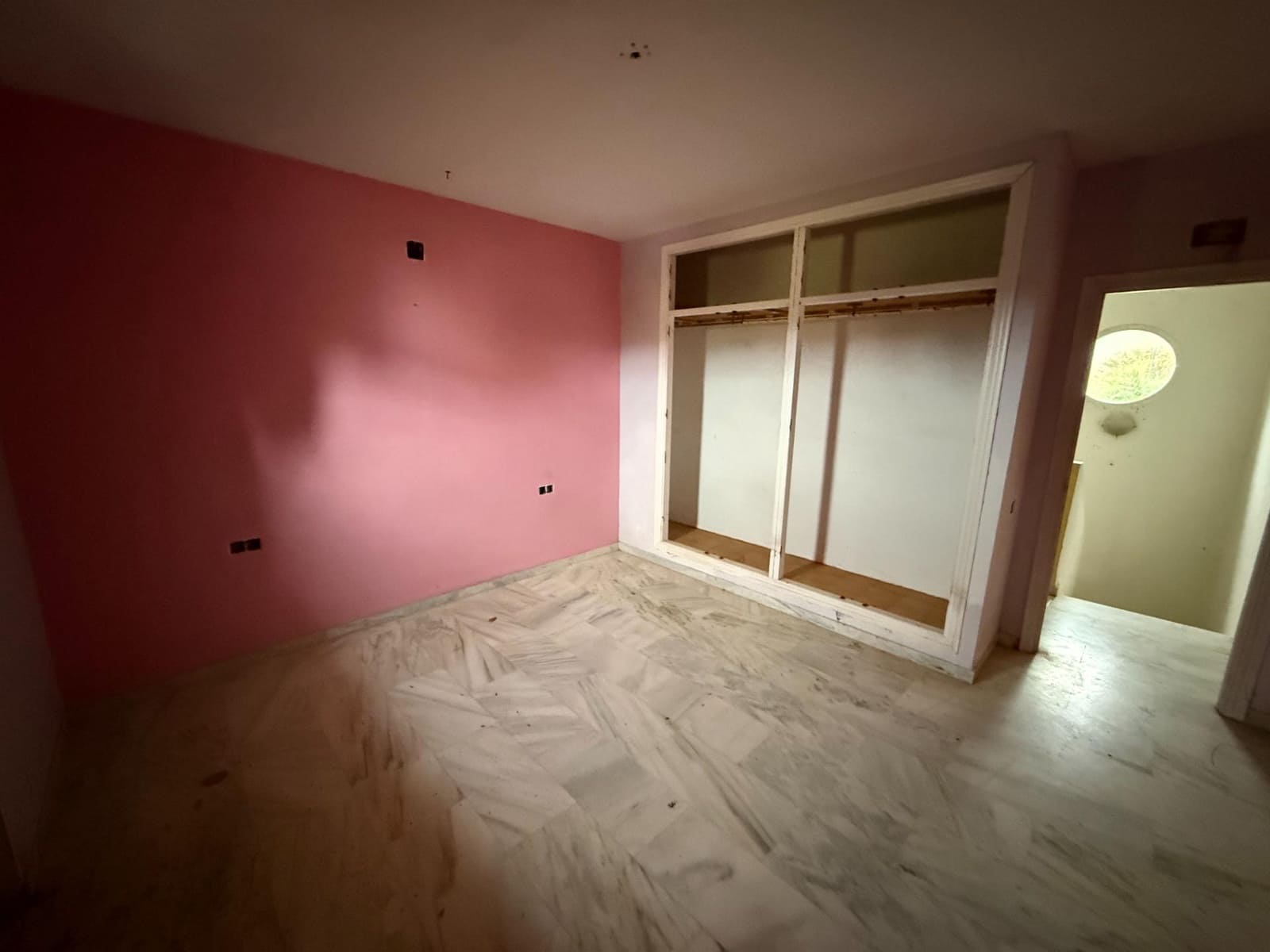 Chalet de 3 habitaciones en Estepona en venta - 600.000 € (Ref: 9722593)
