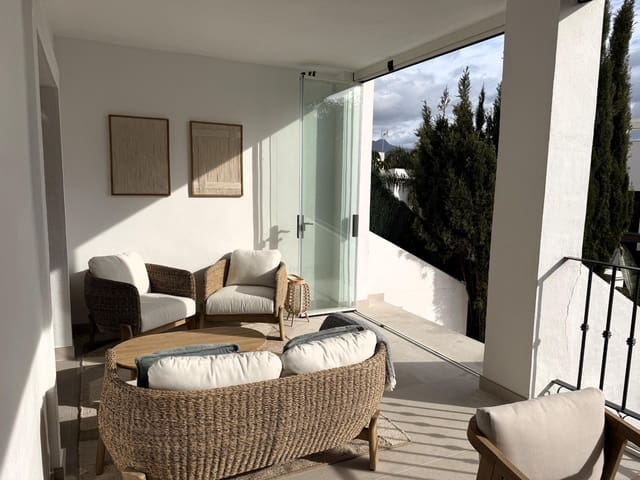 Adosado de 4 habitaciones en Estepona en venta con piscina - 795.000 € (Ref: 9722594)