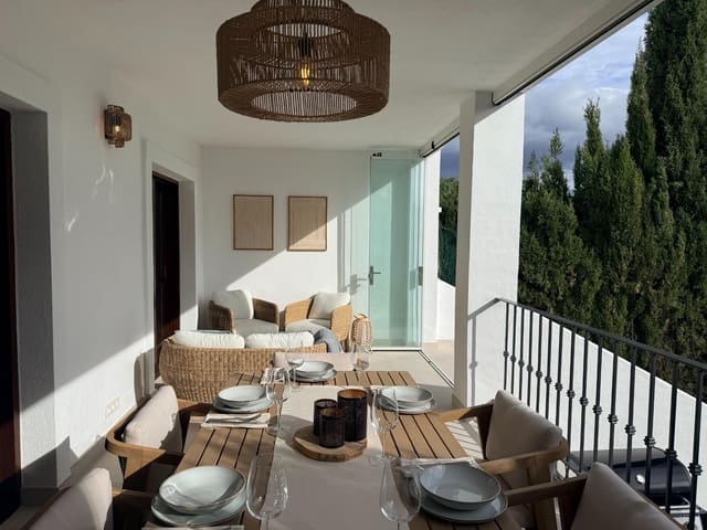 Adosado de 4 habitaciones en Estepona en venta con piscina - 795.000 € (Ref: 9722594)