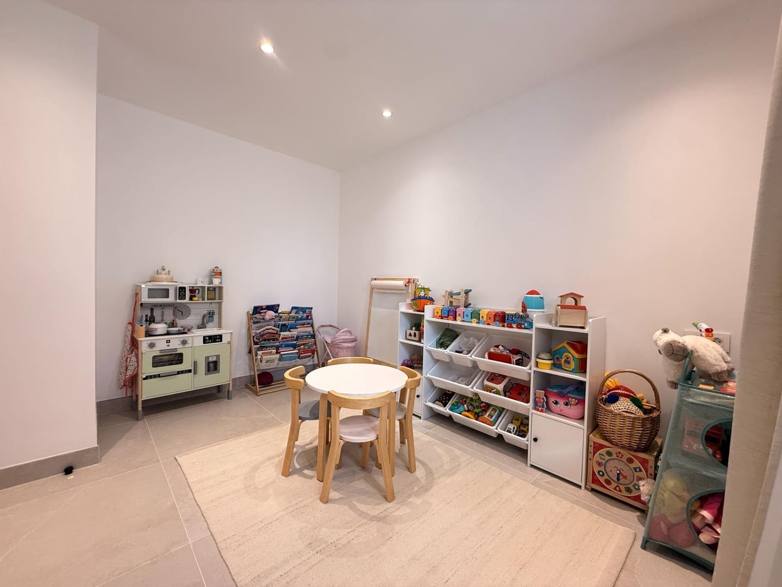 4 bedroom Terraced Villa for sale in Estepona with pool garage - € 750,000 (Ref: 9722594)