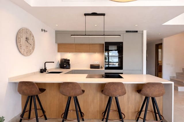 4 camera da letto Villetta a Schiera in vendita in Estepona con piscina garage - 750.000 € (Rif: 9722594)